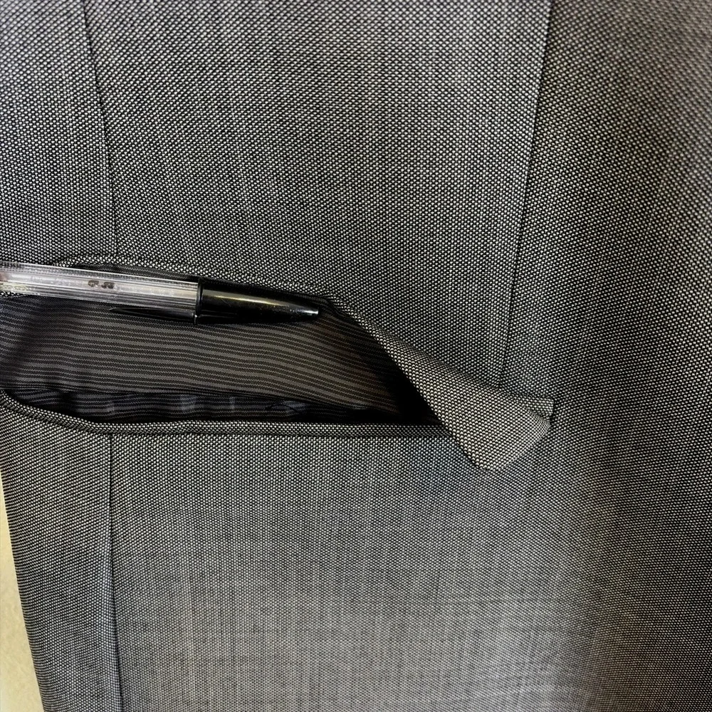 Calvin Klein Men's Blazer Sport Coat‎ Size 44R Gray 100% Wool Slim Fit 2 Button